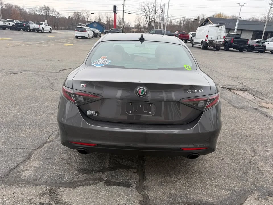 2024 Alfa Romeo Giulia - Image 4 of 17