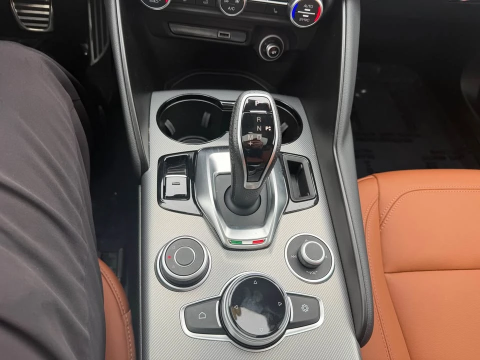 2024 Alfa Romeo Giulia - Image 14 of 17