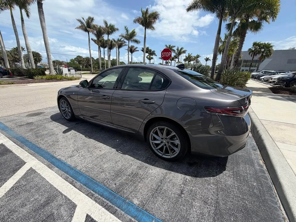 2024 Alfa Romeo Giulia - Image 3 of 11