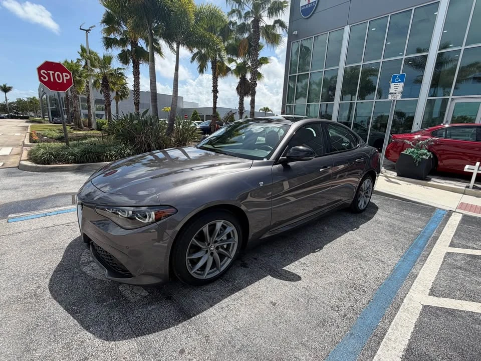 2024 Alfa Romeo Giulia - Image 2 of 11