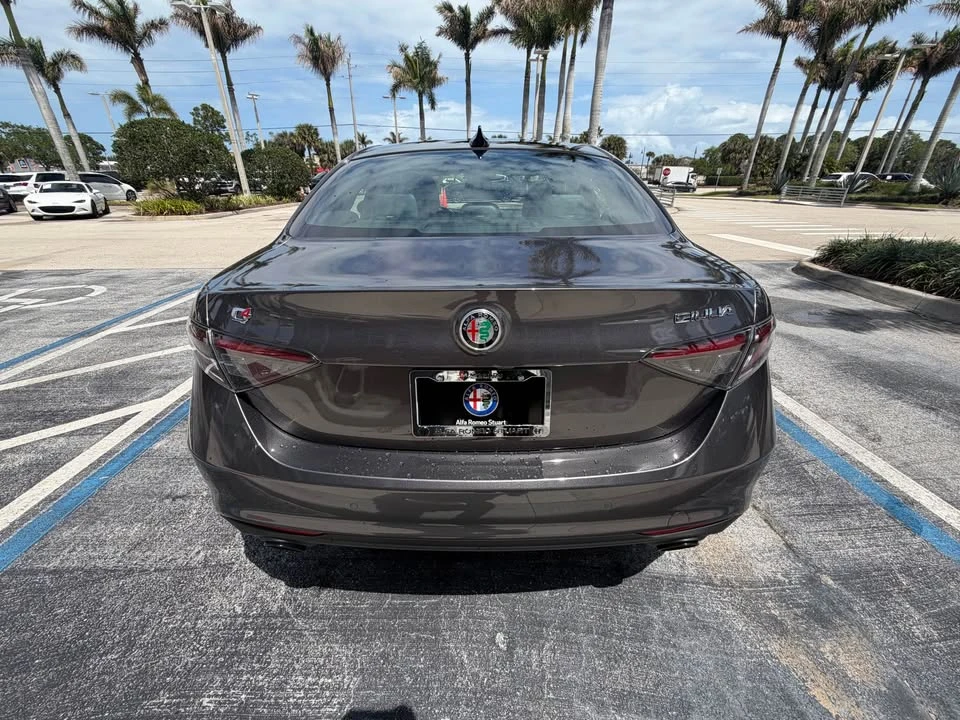 2024 Alfa Romeo Giulia - Image 5 of 11