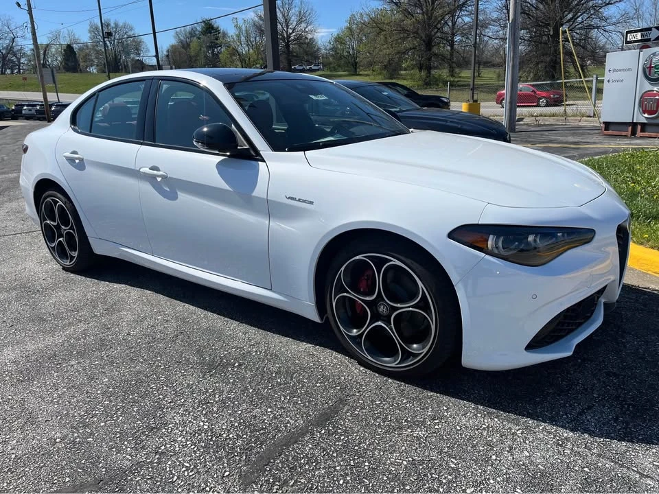 2024 Alfa Romeo Giulia - Image 4 of 19