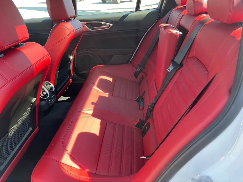 2024 Alfa Romeo Giulia - Image 18 of 19