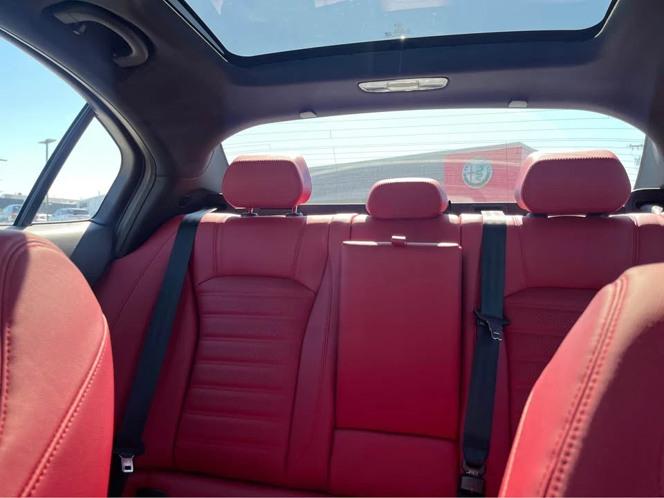 2024 Alfa Romeo Giulia - Image 14 of 19