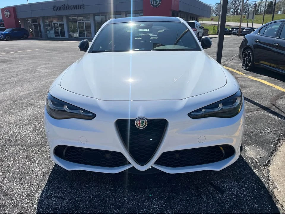 2024 Alfa Romeo Giulia - Image 3 of 19