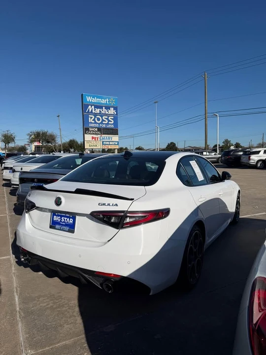 2024 Alfa Romeo Giulia - Image 2 of 4