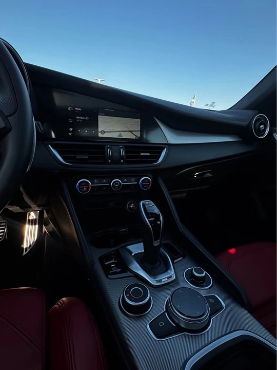 2024 Alfa Romeo Giulia - Image 8 of 13