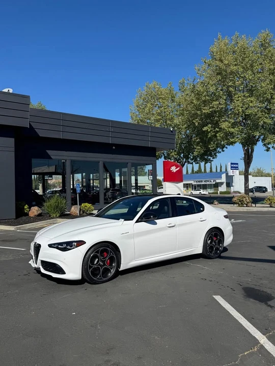 2024 Alfa Romeo Giulia - Image 2 of 15