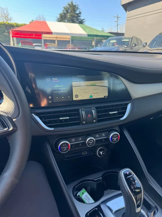 2024 Alfa Romeo Giulia - Image 10 of 15