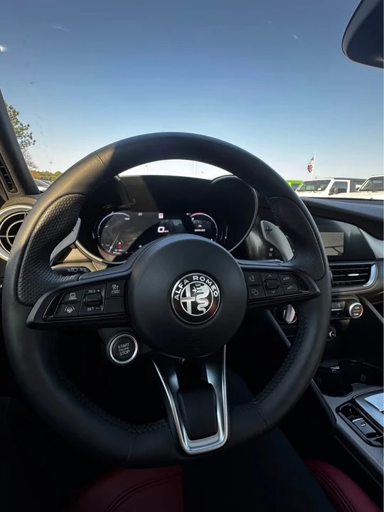 2024 Alfa Romeo Giulia - Image 13 of 13