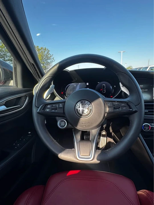 2024 Alfa Romeo Giulia - Image 7 of 13