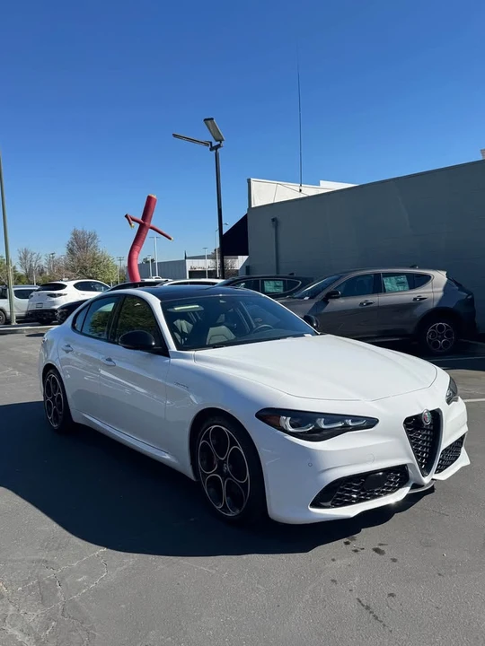 2024 Alfa Romeo Giulia - Image 6 of 15