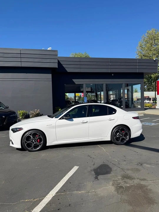 2024 Alfa Romeo Giulia - Image 3 of 15