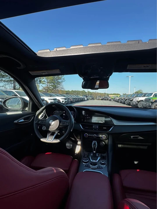 2024 Alfa Romeo Giulia - Image 6 of 13