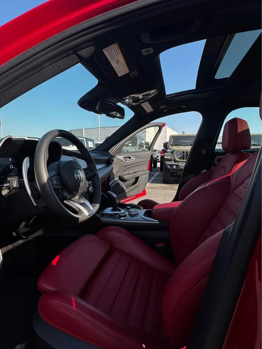 2024 Alfa Romeo Giulia - Image 5 of 13