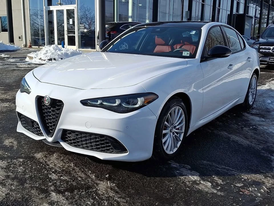 2024 Alfa Romeo Giulia - Image 2 of 13