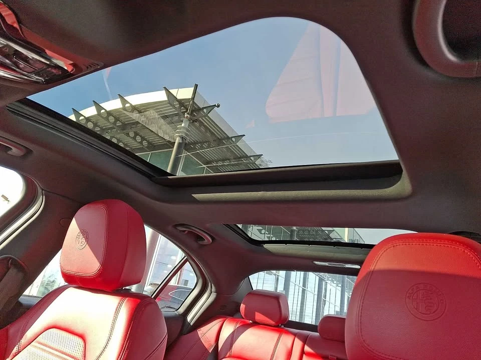 2024 Alfa Romeo Giulia - Image 9 of 13