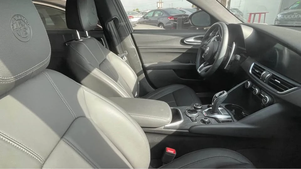 2024 Alfa Romeo Giulia - Image 5 of 7