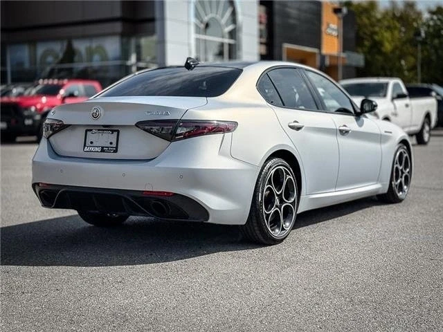 2024 Alfa Romeo Giulia - Image 5 of 20
