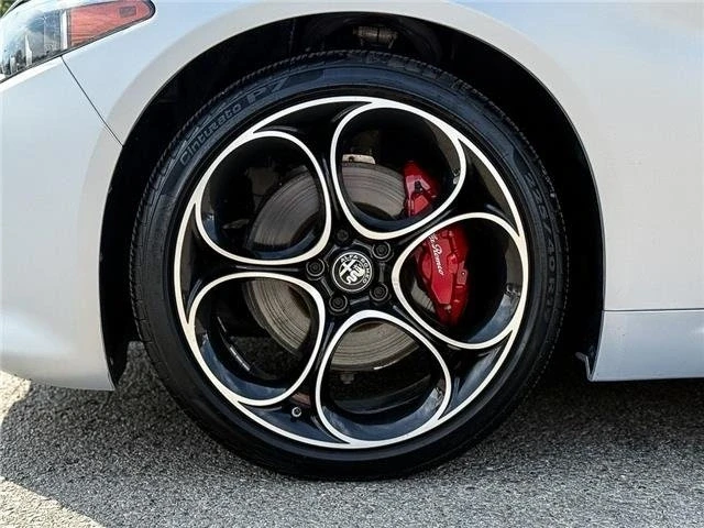 2024 Alfa Romeo Giulia - Image 16 of 20