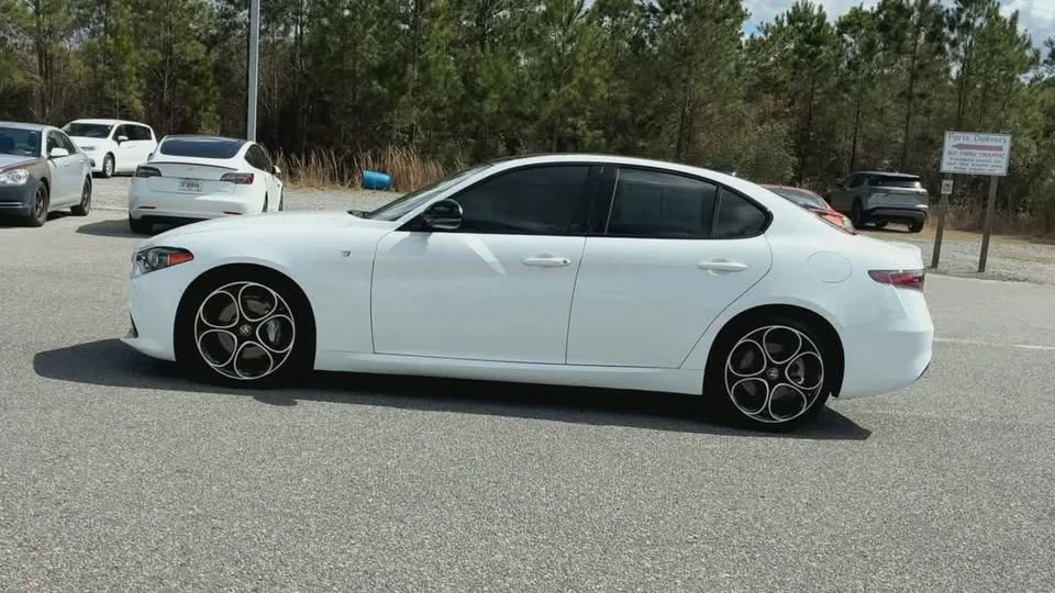 2024 Alfa Romeo Giulia - Image 5 of 20