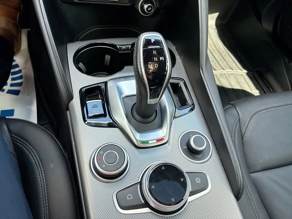 2024 Alfa Romeo Giulia - Image 16 of 20