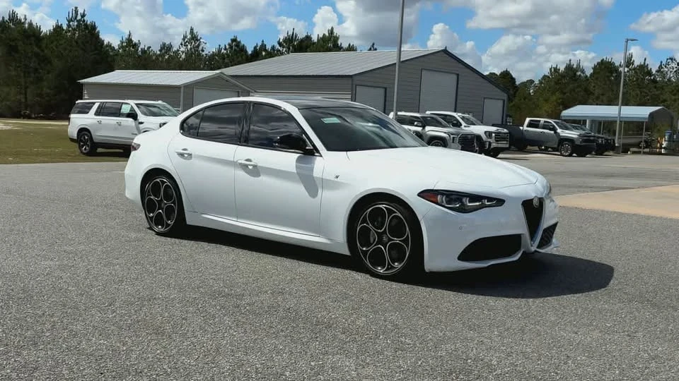 2024 Alfa Romeo Giulia - Image 2 of 20