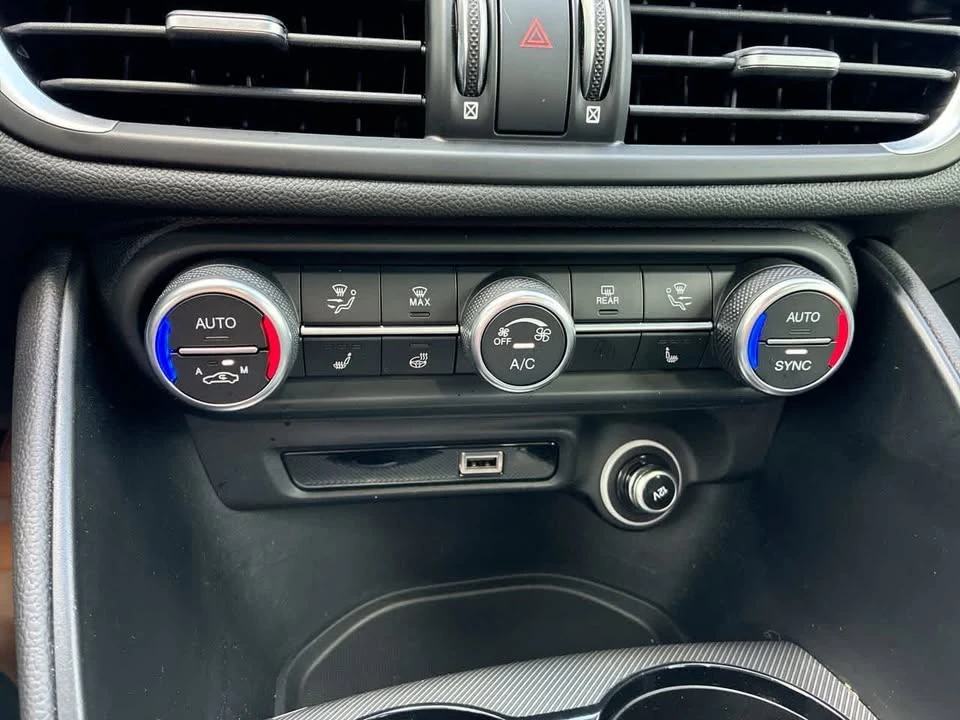 2024 Alfa Romeo Giulia - Image 18 of 20