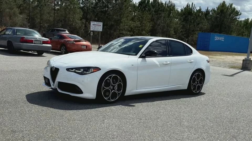 2024 Alfa Romeo Giulia - Image 4 of 5