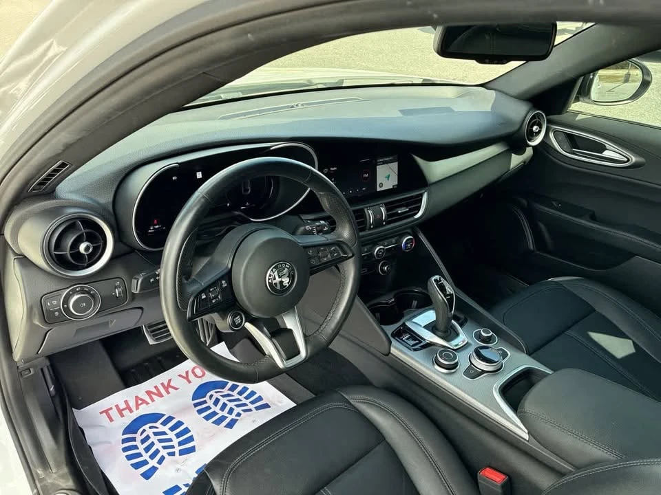 2024 Alfa Romeo Giulia - Image 10 of 20