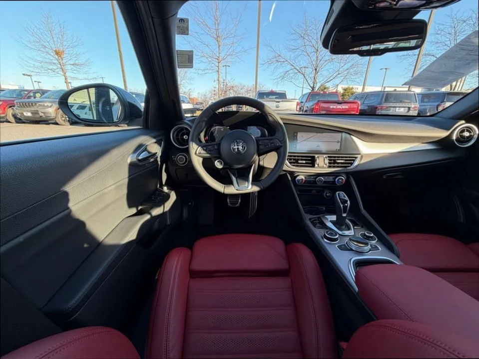 2024 Alfa Romeo Giulia - Image 13 of 15