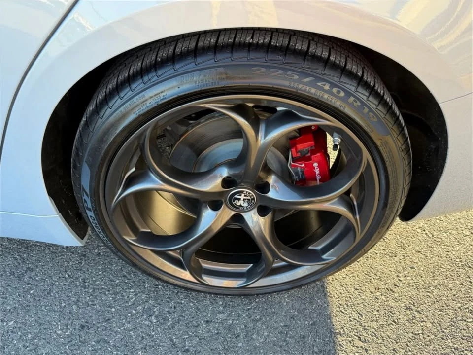 2024 Alfa Romeo Giulia - Image 9 of 15