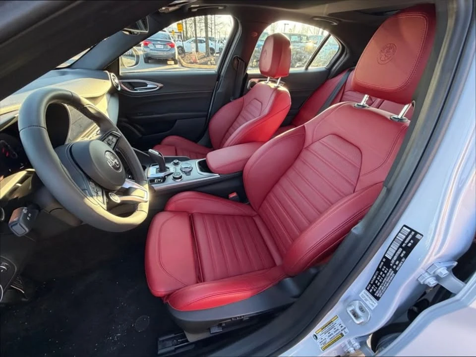 2024 Alfa Romeo Giulia - Image 15 of 15