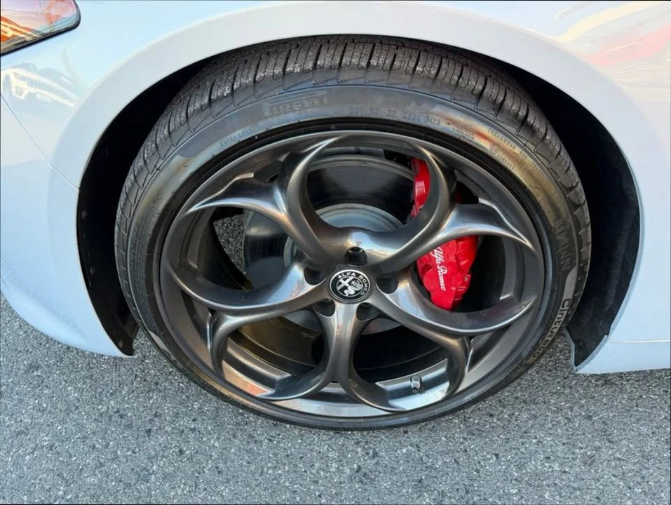 2024 Alfa Romeo Giulia - Image 8 of 15