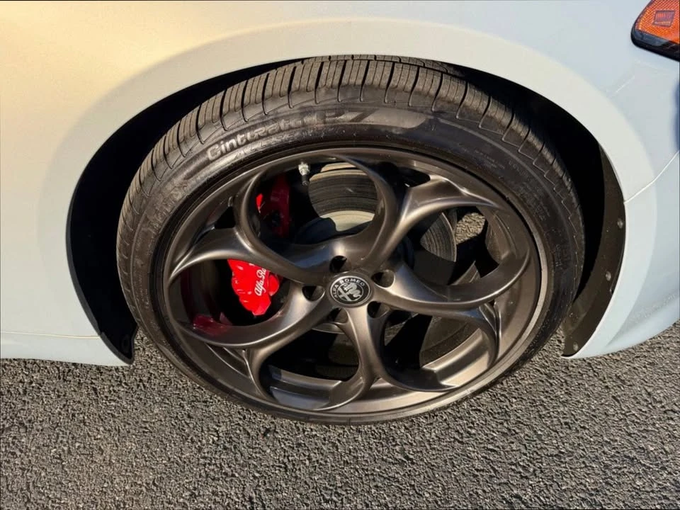 2024 Alfa Romeo Giulia - Image 10 of 15