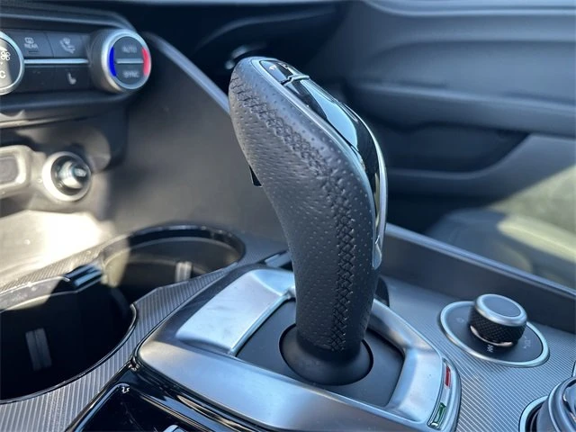 2024 Alfa Romeo Giulia - Image 11 of 12
