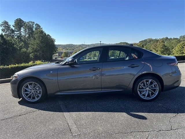 2024 Alfa Romeo Giulia - Image 5 of 12