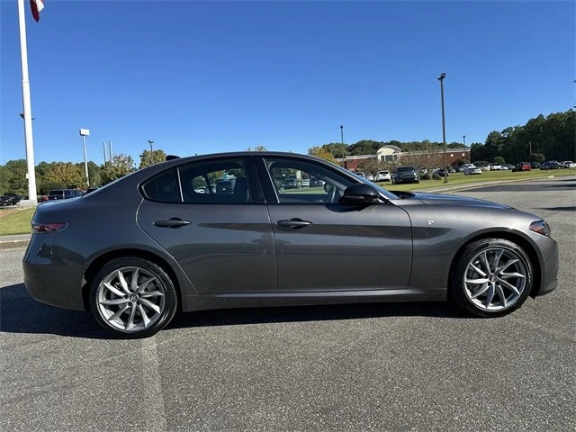 2024 Alfa Romeo Giulia - Image 4 of 12