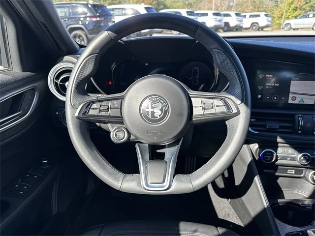 2024 Alfa Romeo Giulia - Image 9 of 12