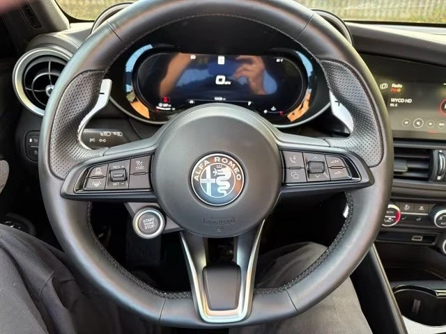 2024 Alfa Romeo Giulia - Image 11 of 17