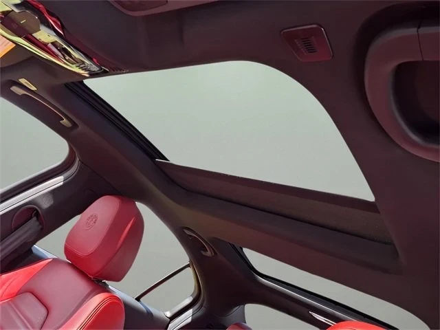 2024 Alfa Romeo Giulia - Image 4 of 5