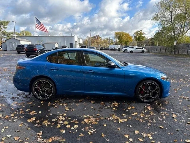 2024 Alfa Romeo Giulia - Image 3 of 17