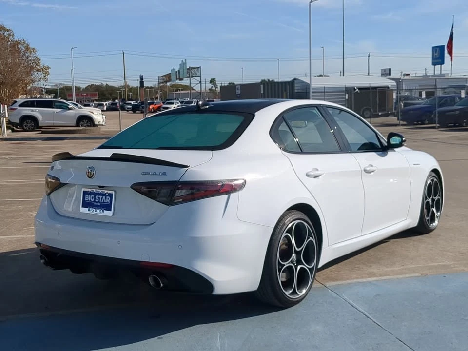 2024 Alfa Romeo Giulia - Image 2 of 7