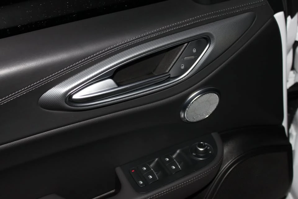 2024 Alfa Romeo Giulia - Image 7 of 13