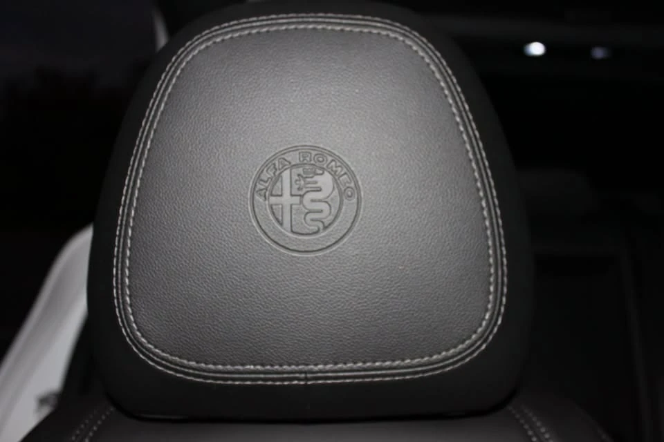 2024 Alfa Romeo Giulia - Image 9 of 13