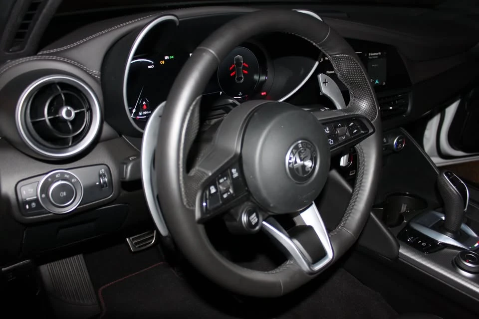2024 Alfa Romeo Giulia - Image 6 of 13