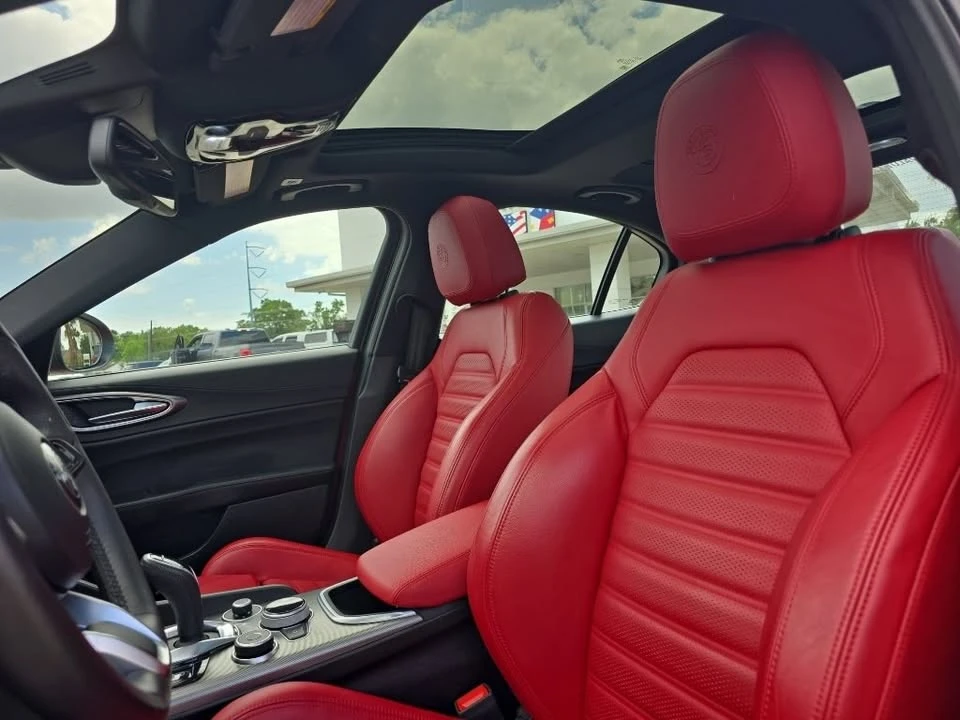 2024 Alfa Romeo Giulia - Image 2 of 18