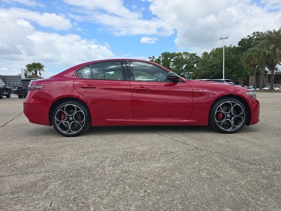 2024 Alfa Romeo Giulia - Image 8 of 18