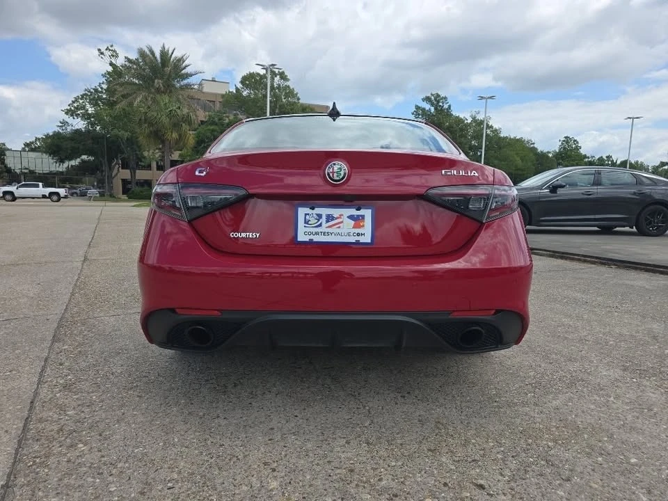 2024 Alfa Romeo Giulia - Image 7 of 18