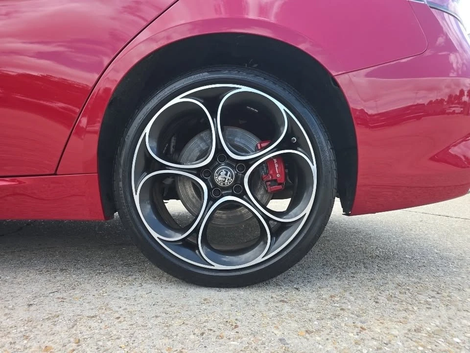 2024 Alfa Romeo Giulia - Image 9 of 18